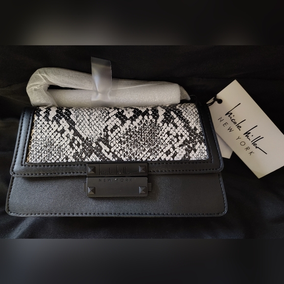 NWT Nicole Miller Black and White Faux Snake Print Bag 4.5" X 8.5. - Picture 2 of 5